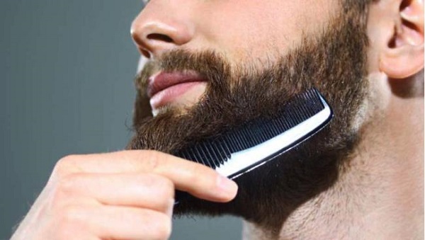  Combing beard