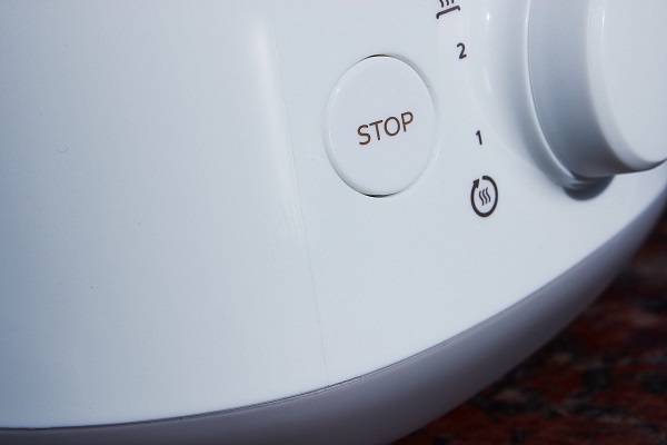  Toaster with stop button