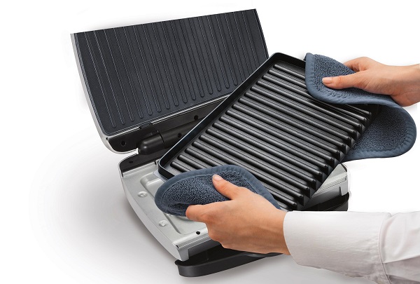  Grill with removable panel