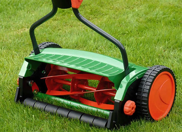  Mechanical mower