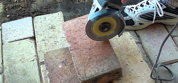  Brick cutting grinder