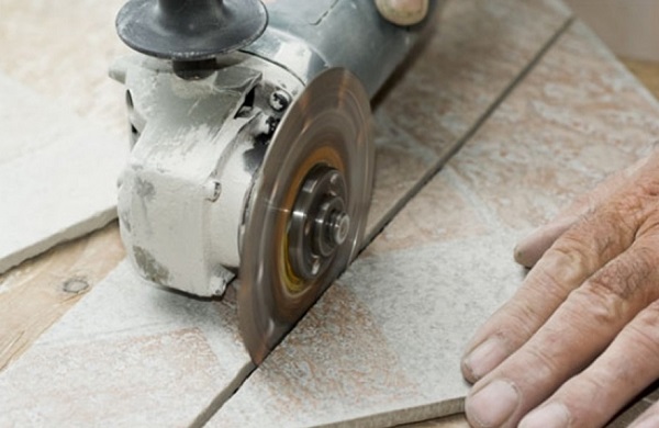  Cutting granite grinder