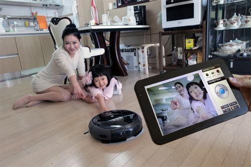  Robot vacuum cleaner with camera