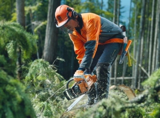  Overalls for working with a chainsaw