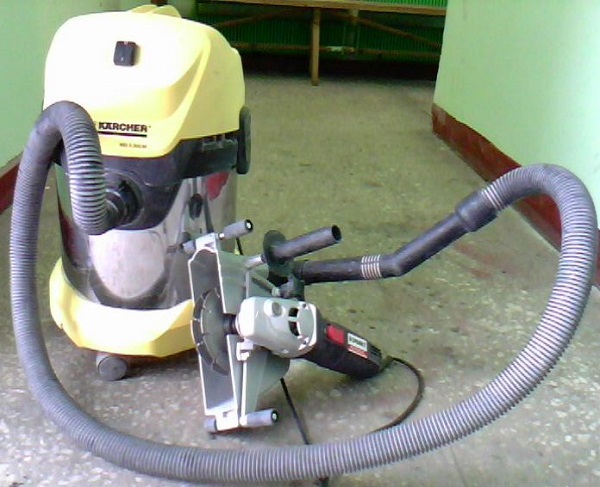  Wall chaser with vacuum cleaner