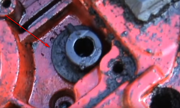  The junction of the oil pump with the oil tank hose