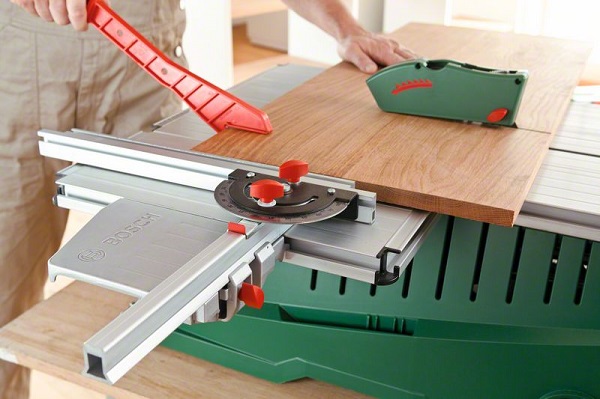  Cutting chipboard