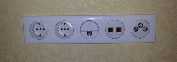  Hi-fi sockets