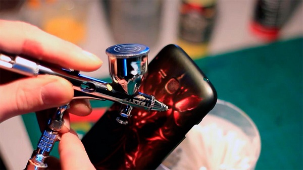  Airbrush for painting the phone