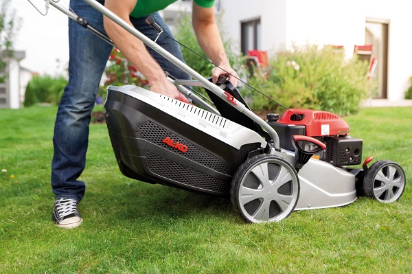  Self propelled lawn mower