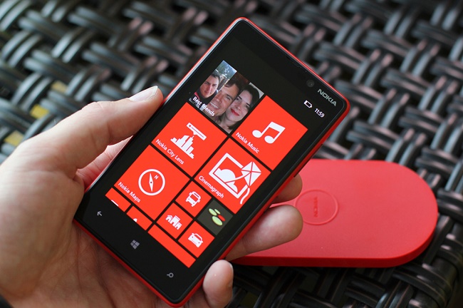  Nokia Lumia 820 wireless charging