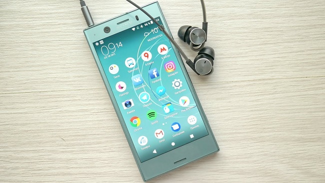  Sony Xperia xz1 Compact with headphones