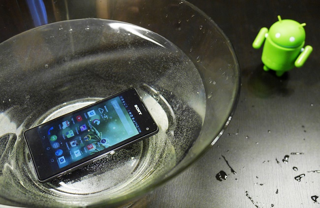  Phone in water